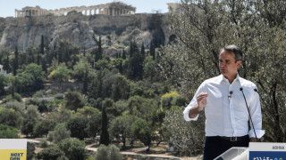 Премиерът на Гърция Кириакос Мицотакис призова учителите и професорите да