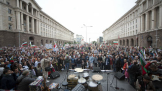 13-тият протест в София вече музикален