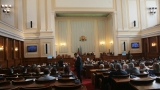 Със спор парламентът започна дебатите за декларацията за Македония