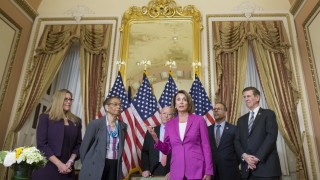 Председателят на Камарата на представителите на САЩ Нанси Пелоси призова