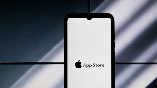 Новата седмица не започна никак добре за Apple които бяха