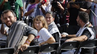 Шведската екоактивистка Грета Тунберг в неделя се присъедини към флотилията