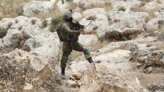 Трима израелски войници и друг въоръжен мъж са убити близо