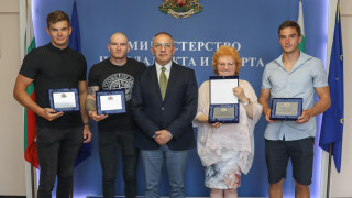 Министър Кузманов награди медалистите от Европейското по кану-каяк