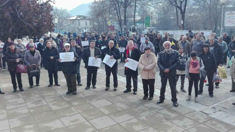 Жителите на Девин на протест срещу новата цена на водата, няма да плащат сметки