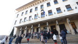  Опашки от искащи пред Българска народна банка да закупят възпоменателната монета на Христо Ботев 