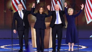 Няколко коли от кортежа които са придружавали губернатора на Минесота