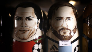 Популярната руска матрьошка вече има нова футболна визия Ликовете на