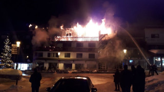Двама души са загинали и 22 ма са ранени при пожар
