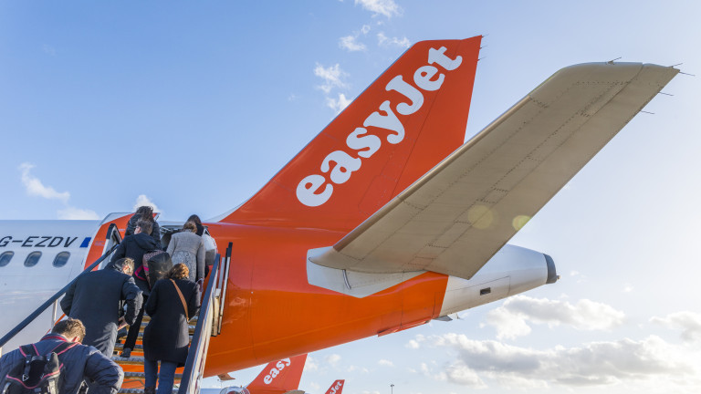 Основателят на EasyJet иска да махне шефовете на авиокомпанията заради сделка за $5,6 милиарда