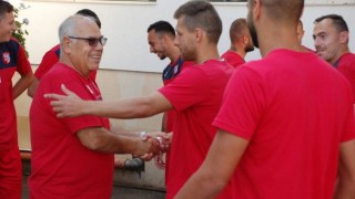 Похвално! Шефът на Кариана изплати всичко до стотинка на играчите и щаба