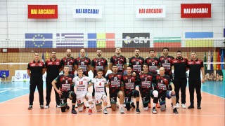 Волейболният шампион на България за мъже Нефтохимик 2010 Бургас претърпя