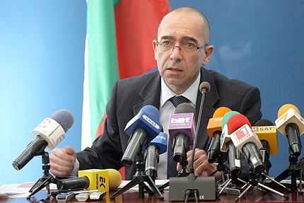 Д-р Константинов „прехвърли” най-бедните пациенти на Т. Младенов