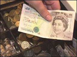 Инфлацията във Великобритания най-ниска от седем месеца