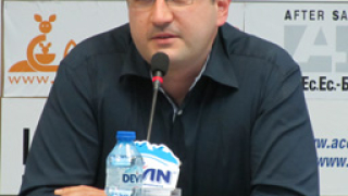 Защо София не иска да си върне Общинска банка, пита Прошков