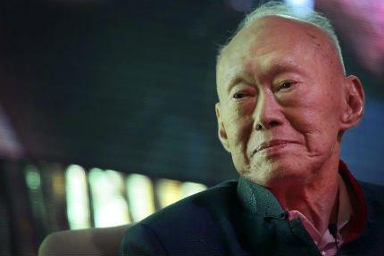 Почина основателят на Сингапур