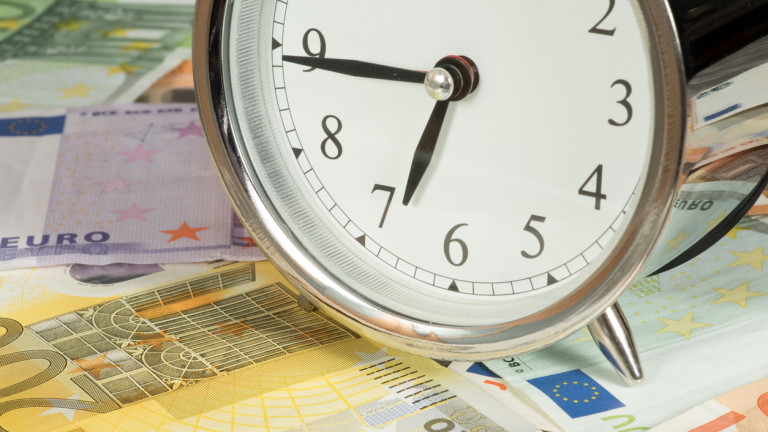 "Часовникът на дълга" в Германия обърна посоката си за първи път