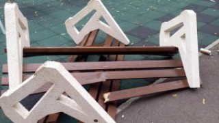 През почивните дни две детски площадки осъмнаха потрошени В петък