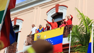 Макрон подкрепи опозицията във Венецуела пред "нелегитимния" Мадуро