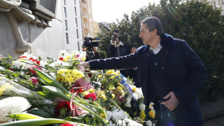 Изпълнителният директор на Левски Даниел Боримиров поднесе цветя на