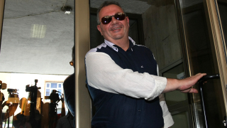 "Царските конюшни" били продадени законно, твърди областният на София