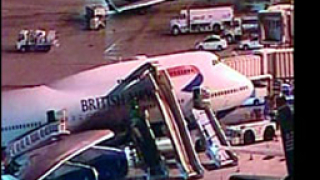 Евакуираха 300 души от Боинг 747 във Финикс