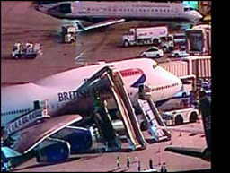 Евакуираха 300 души от Боинг 747 във Финикс