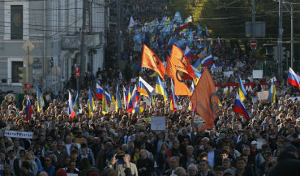 "Марш на мира" събра хиляди опозиционери в Москва 