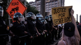 Полицията в Минеаполис ще действа по нови правила съобщи Ройтерс