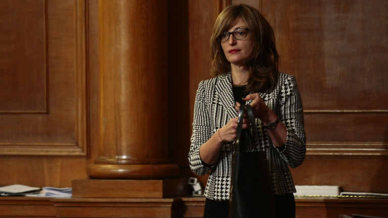 Захариева успокоява депутатите от БСП заради мигрантския пакт