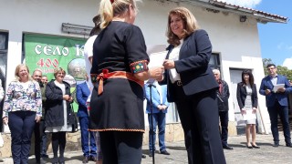 Вицето Йотова настоява евросредствата да стигнат до всяко българско село