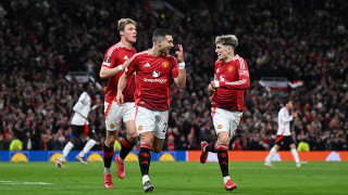 Невероятно шоу и драма прати Манчестър Юнайтед към полуфиналите в