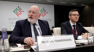 Тимерманс настоява за обща европейска позиция по мигрантския въпрос