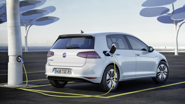 Volkswagen спира с двигателите с вътрешно горене