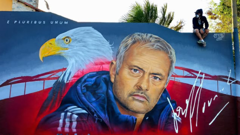Моуриньо вече е част от Лисабон: Стенопис с орел и Специалния краси града