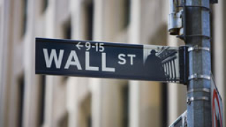 Wall Street приключи месеца с рязък спад