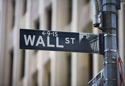 Wall Street приключи месеца с рязък спад