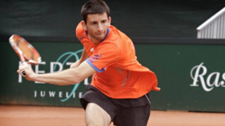 Водачът на схемата Александър Лазов спечели убедително мача си с