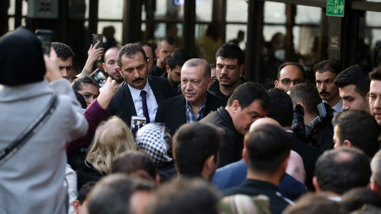 Ердоган призна за пръв път, че Турция поддържа контакти с режима в Сирия