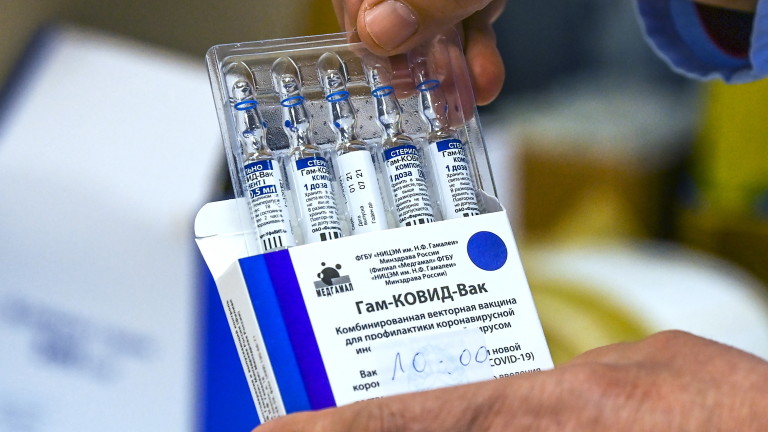 Франция обвини Русия, че използва своята COVID-19 ваксина Спутник V