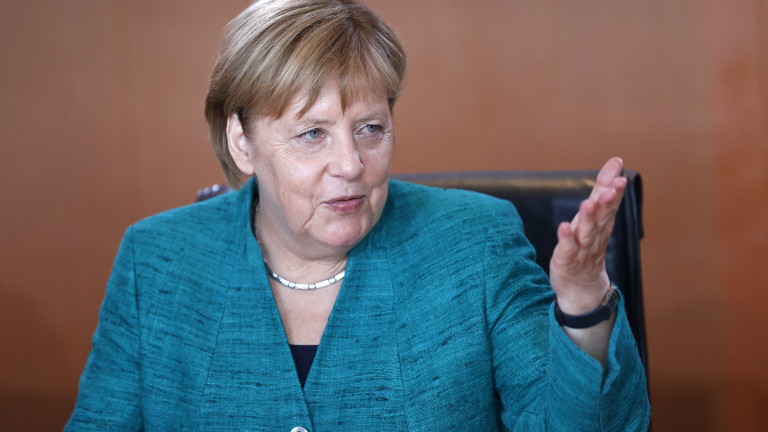 След атаката на Тръмп за руската зависимост Меркел се оглежда за азерски газ