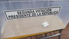 Чили избира президент на балотаж 