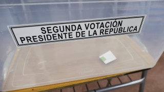 Чилийците гласуват на балотажа на президентските избори който се очаква
