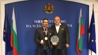 Министър Кралев награди европейски шампион по културизъм и фитнес