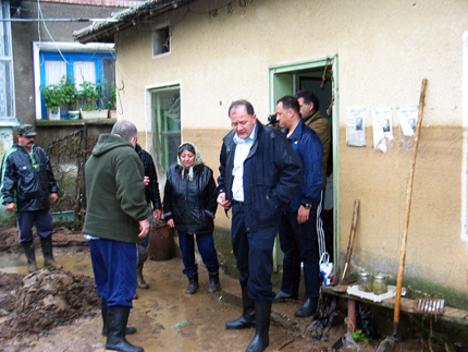 Помощ от държавата за бедстващите във Видинско обеща Миков 