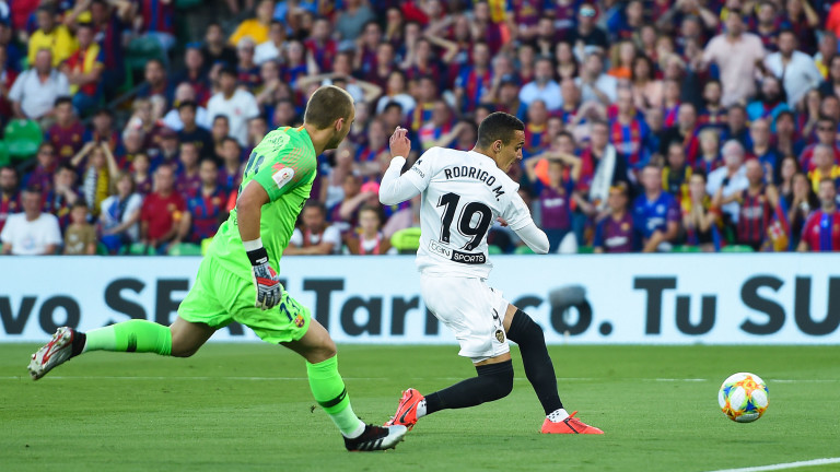 Барселона - Валенсия 1:2, голове на Гамейро и Родриго, Меси намали