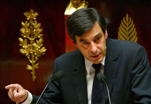 Французите предпочитат Фийон пред Саркози