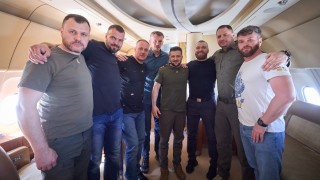Зеленски се завръща от Турция със защитници на „Азовстал“