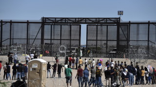 Президентът на Мексико критикува решението на Байдън за стената по границата