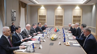 Разговорите между турски официални лица и делегации от Швеция и